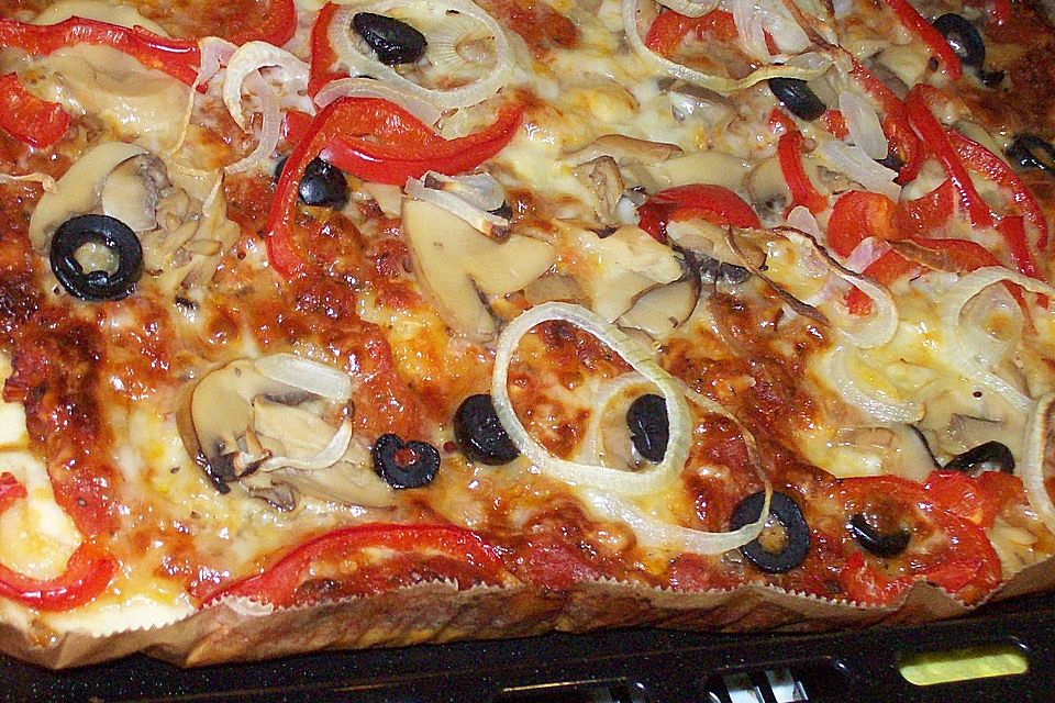 Vegane Pizza mit Hefeschmelz