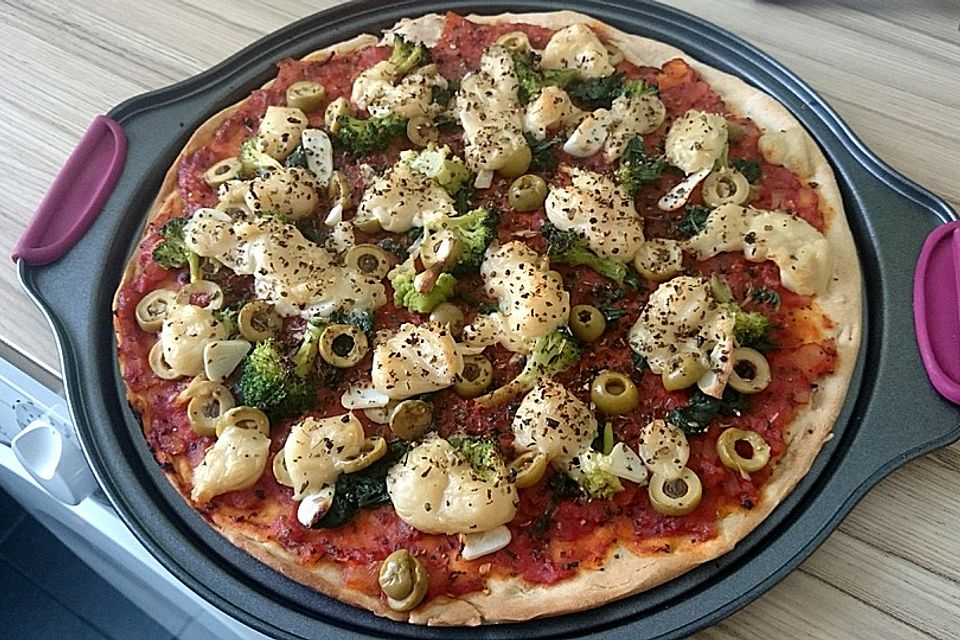 Vegane Pizza mit Hefeschmelz