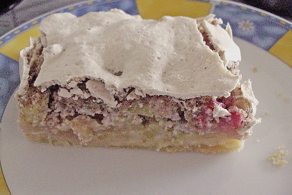 Rhabarberkuchen mit Walnussbaiser