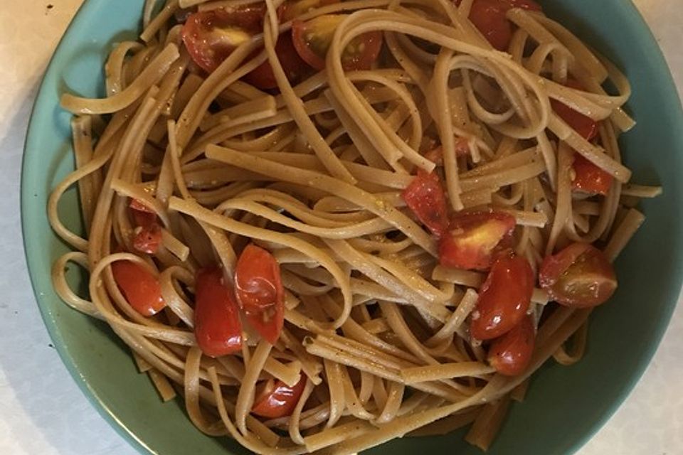 Spaghetti mit frischen Tomaten