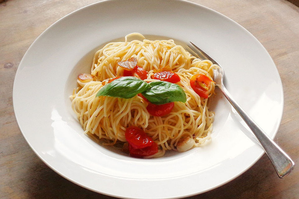 Spaghetti mit frischen Tomaten