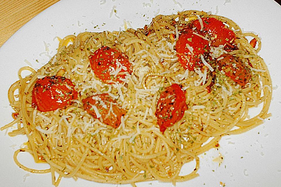 Spaghetti mit frischen Tomaten