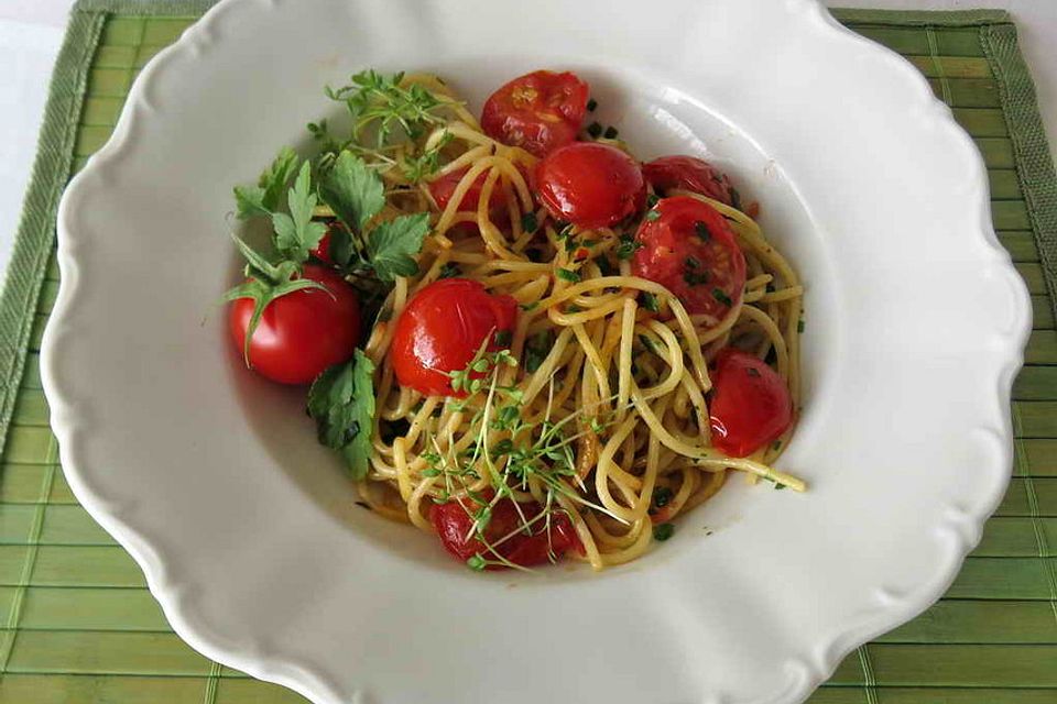 Spaghetti mit frischen Tomaten