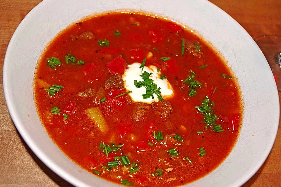 Budapester Gulyassuppe