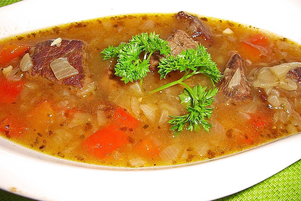 Budapester Gulyassuppe