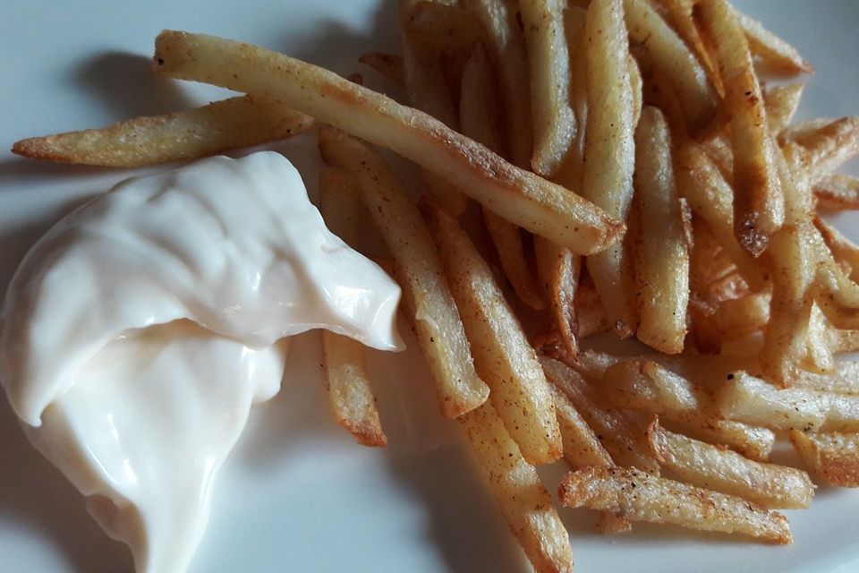 Pommes frites mit Mayonnaise