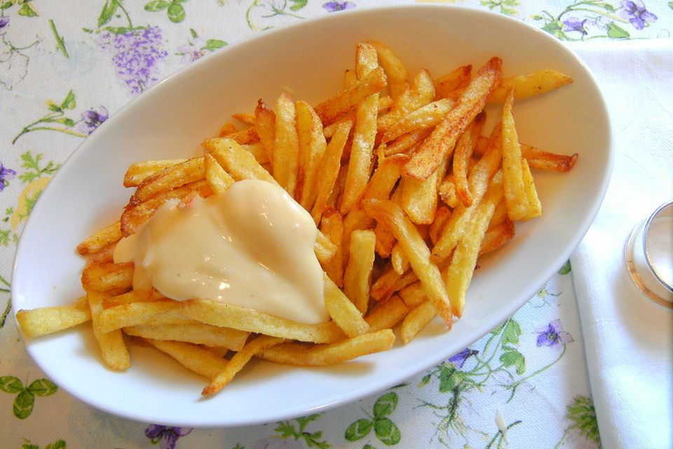 Pommes frites mit Mayonnaise