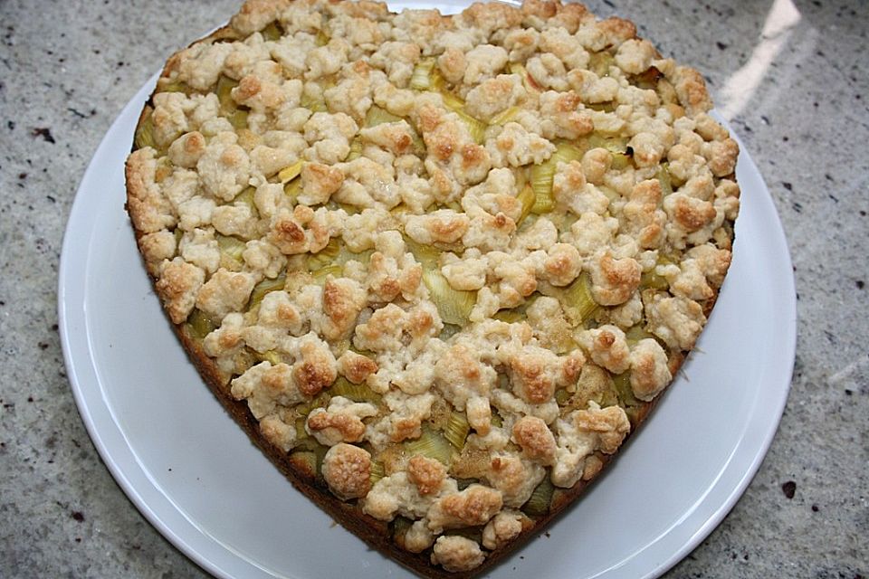 Rhabarber - Nusskuchen mit Streusel