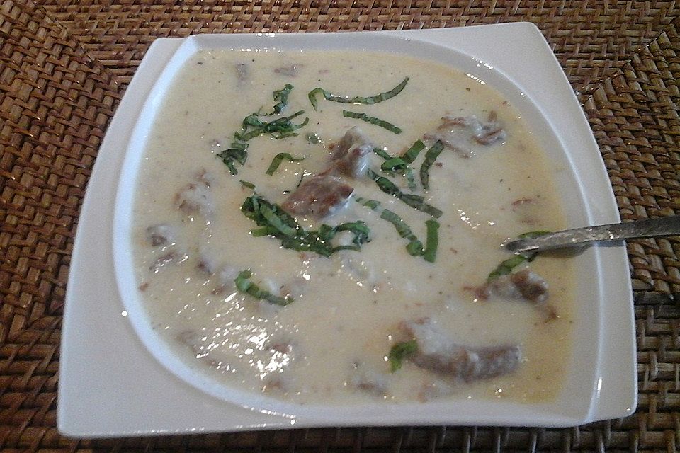 Selleriesuppe mit Creme fraîche