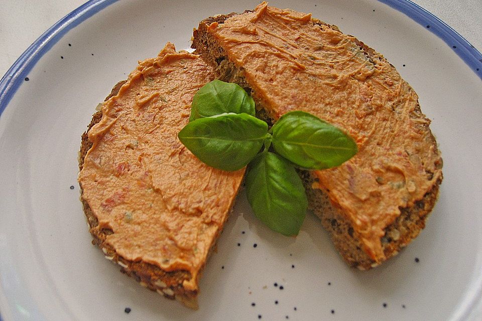 Tomatenbutter  mit Basilikum