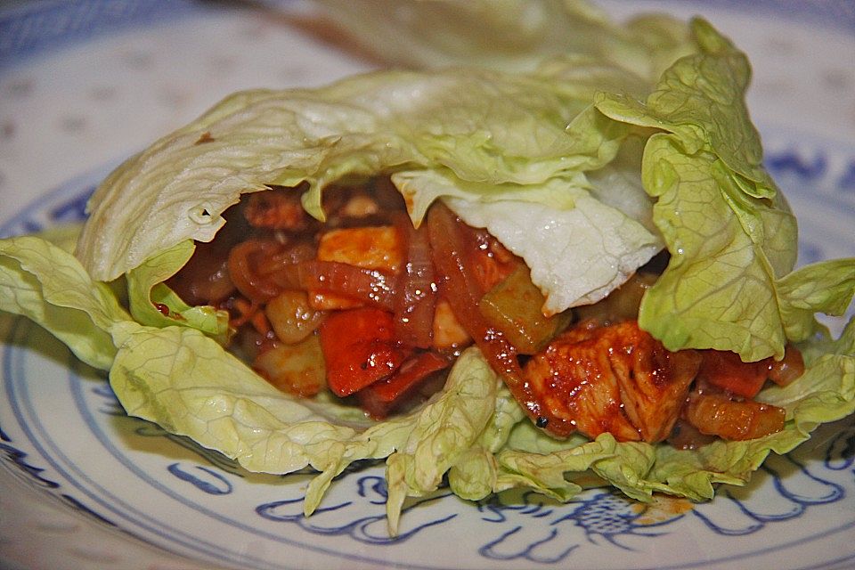 Chinesische Eisbergpäckchen mit Hühnerfleisch