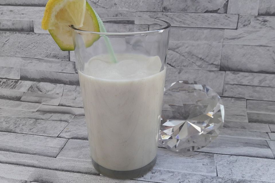 Bananen-Buttermilch Smoothie