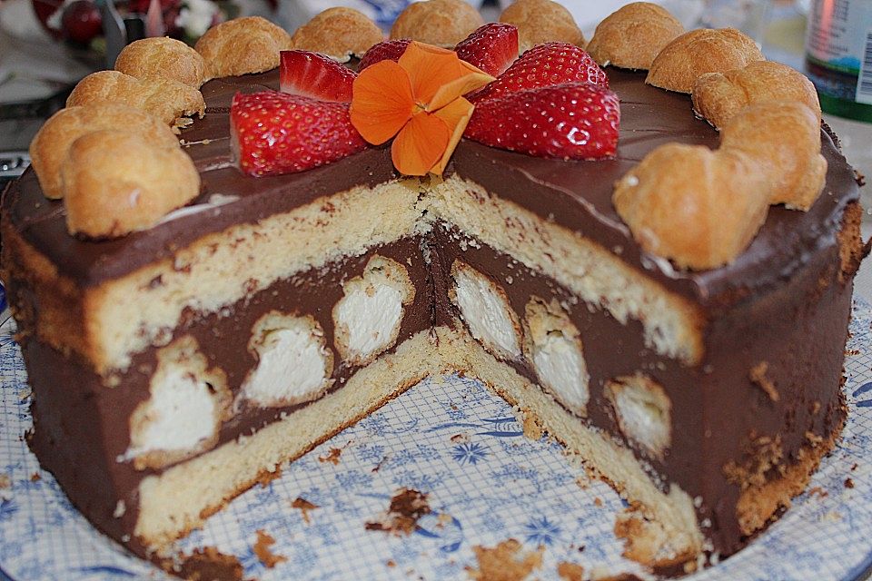 Profiteroles Torte