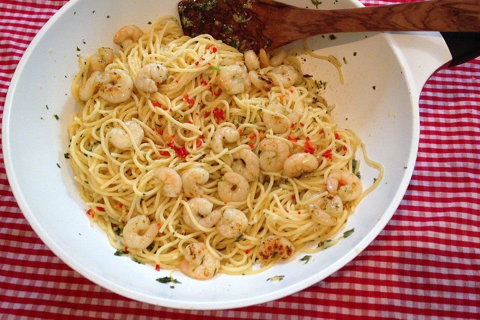 Zitronenspaghetti mit Kräutergarnelen