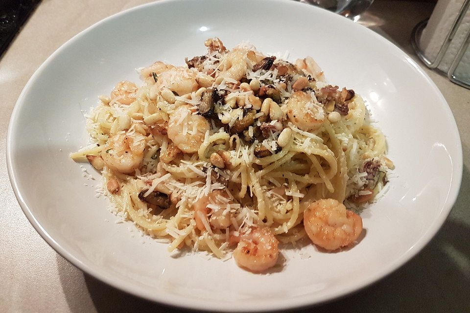 Zitronenspaghetti mit Kräutergarnelen