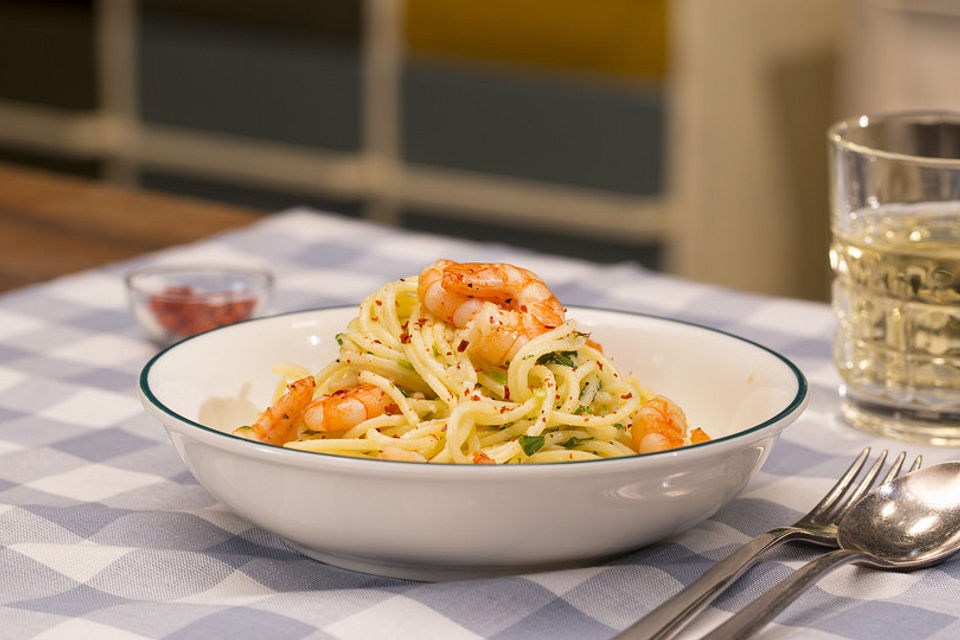 Zitronenspaghetti mit Kräutergarnelen