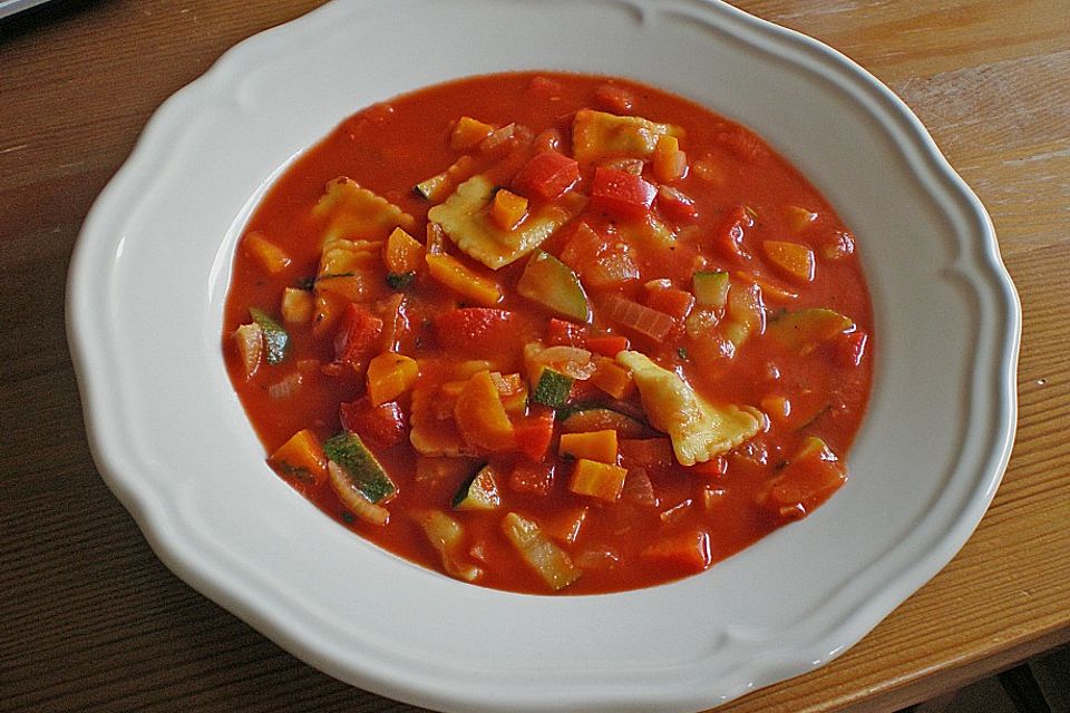 Bunter Tortellini-Gemüse Topf