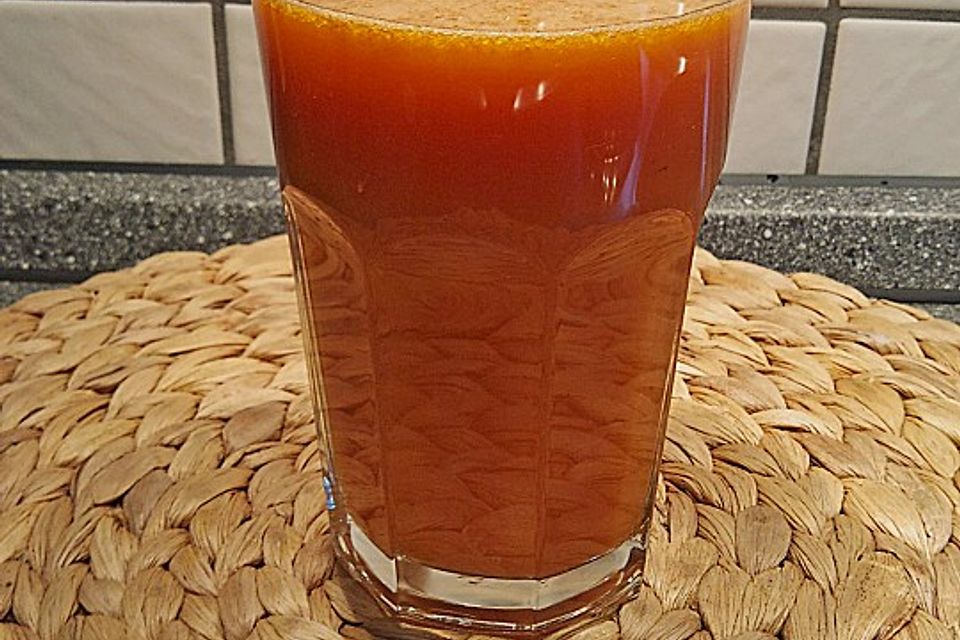 Apfel - Karottensaft mit Kernöl