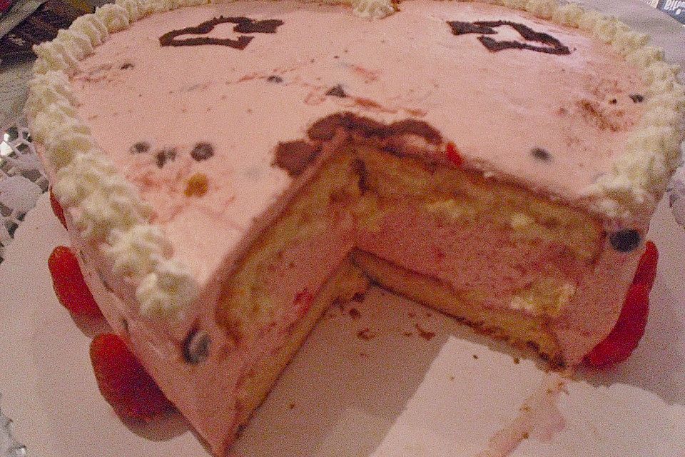 Erdbeercreme - Sahnetorte mit Mandelboden