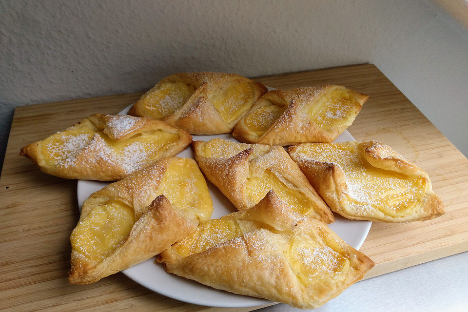 Schnelle Blätterteig - Vanillepuddingteilchen