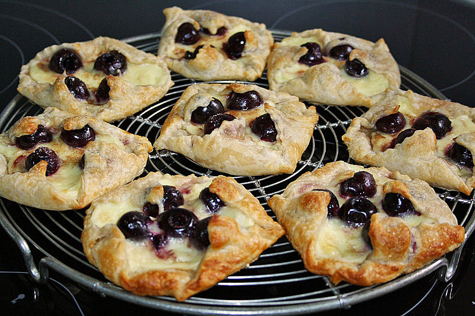 Schnelle Blätterteig - Vanillepuddingteilchen