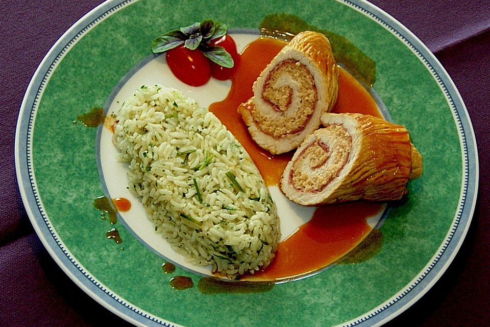 Putenroulade mit Nordseekrabben gefüllt