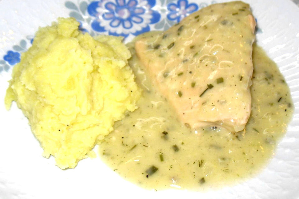 Lachsfilet in Weißweinsauce