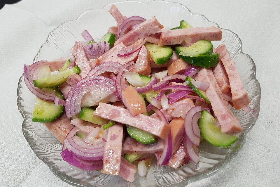 Frühlingsfrischer Wurstsalat