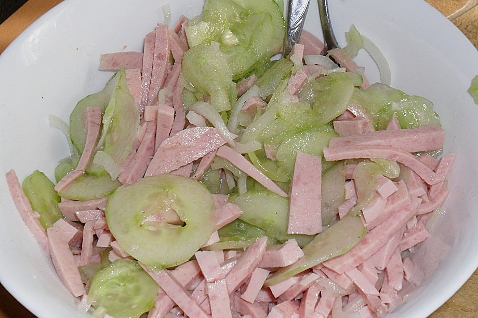 Frühlingsfrischer Wurstsalat