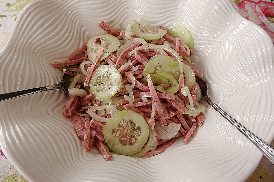 Frühlingsfrischer Wurstsalat