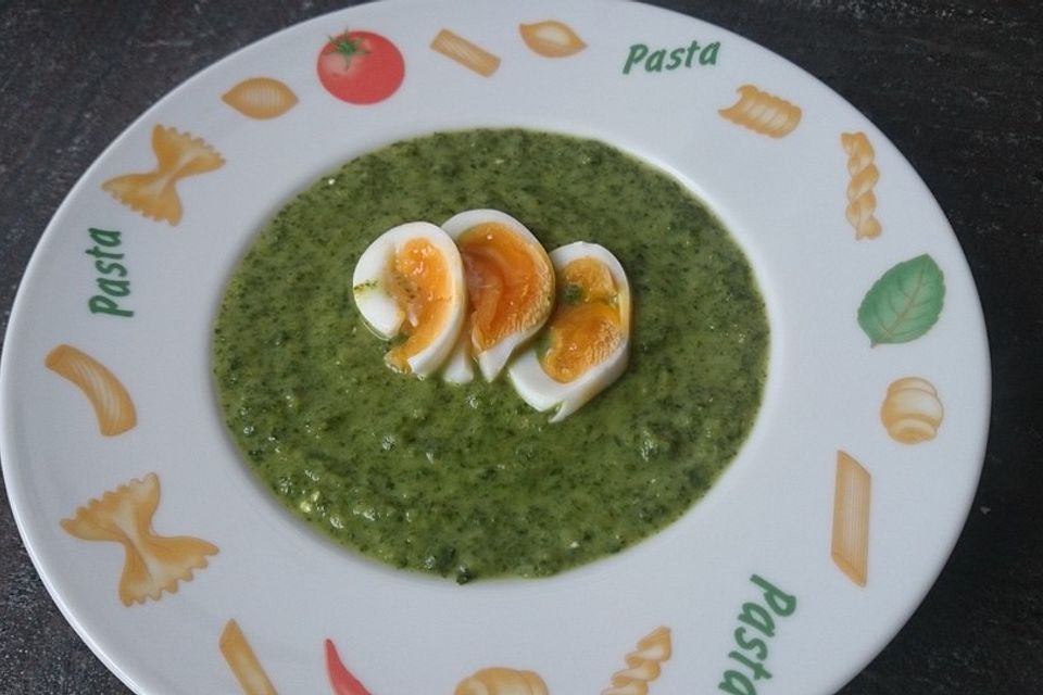 Spinatsuppe mit gebackenem Ei