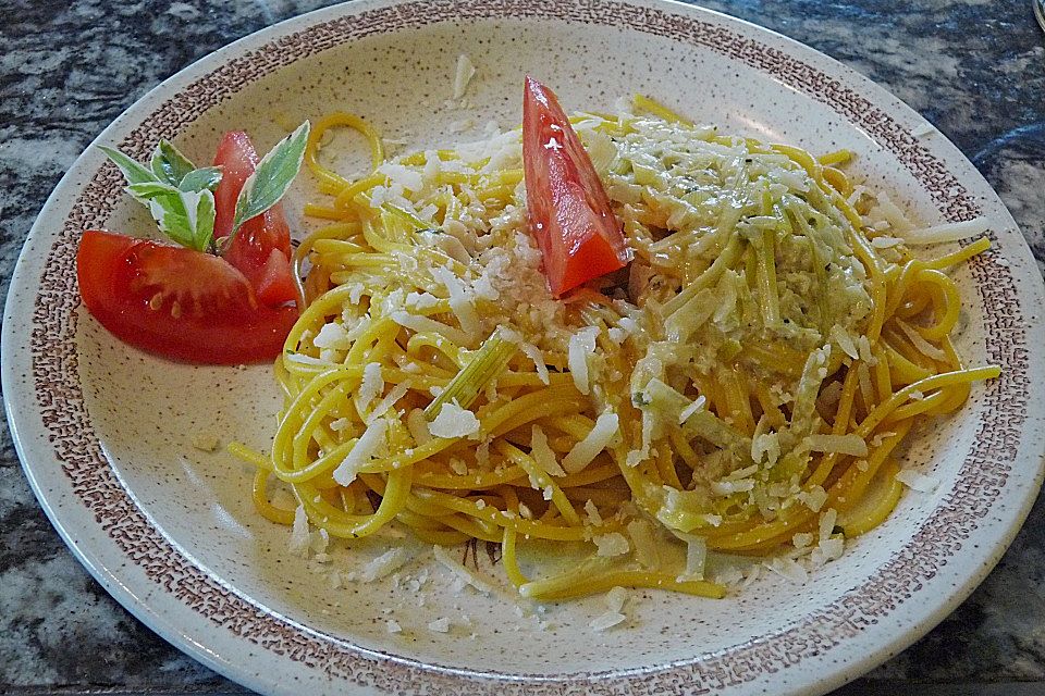 Curry-Spaghetti mit Frühlingszwiebeln