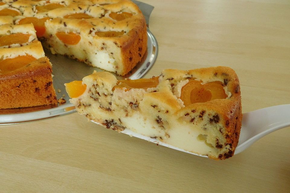 Ameisen-Marillenkuchen mit Puddingfüllung