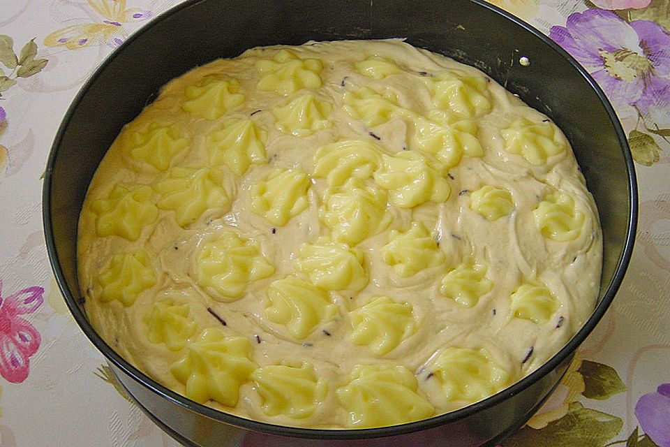 Ameisen-Marillenkuchen mit Puddingfüllung