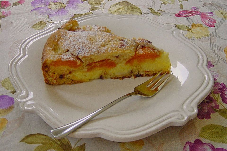 Ameisen-Marillenkuchen mit Puddingfüllung