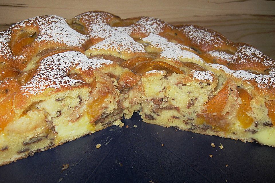 Ameisen-Marillenkuchen mit Puddingfüllung