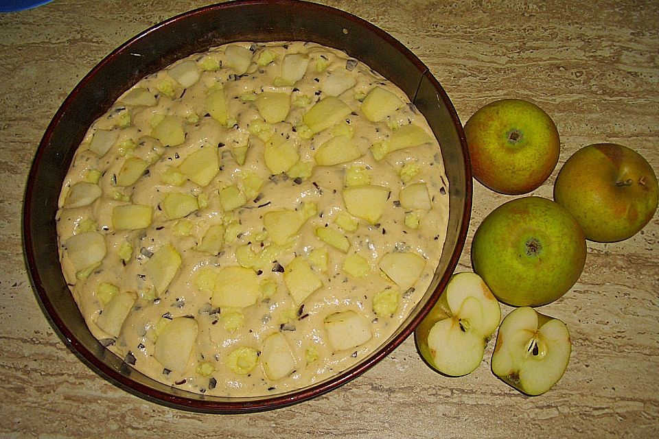 Ameisen-Marillenkuchen mit Puddingfüllung