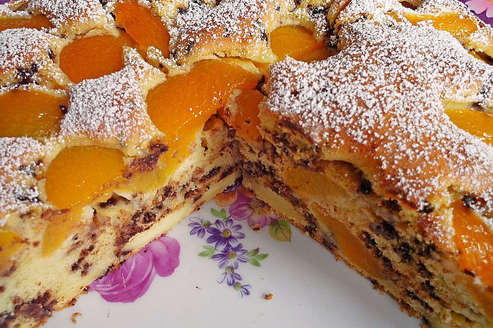 Ameisen-Marillenkuchen mit Puddingfüllung