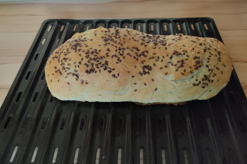 Frischkäsebrotstange mit Sesamkruste