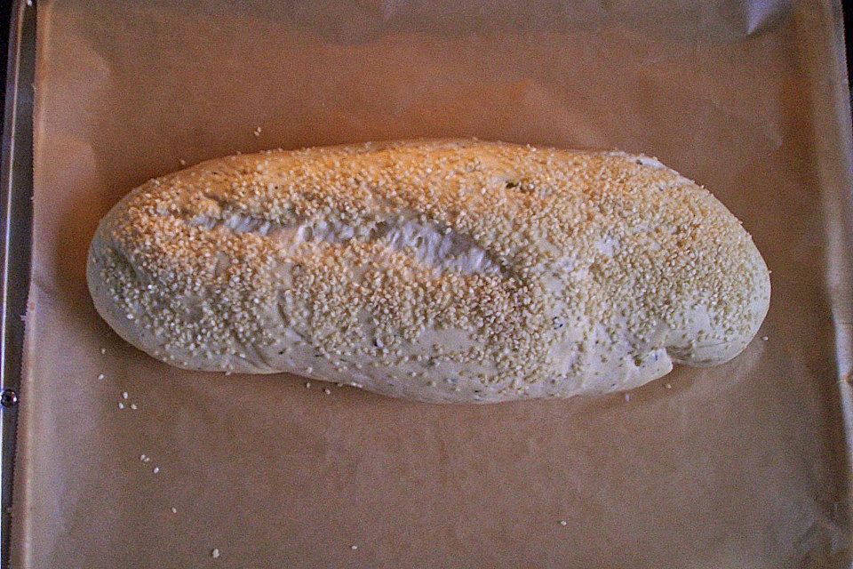 Frischkäsebrotstange mit Sesamkruste