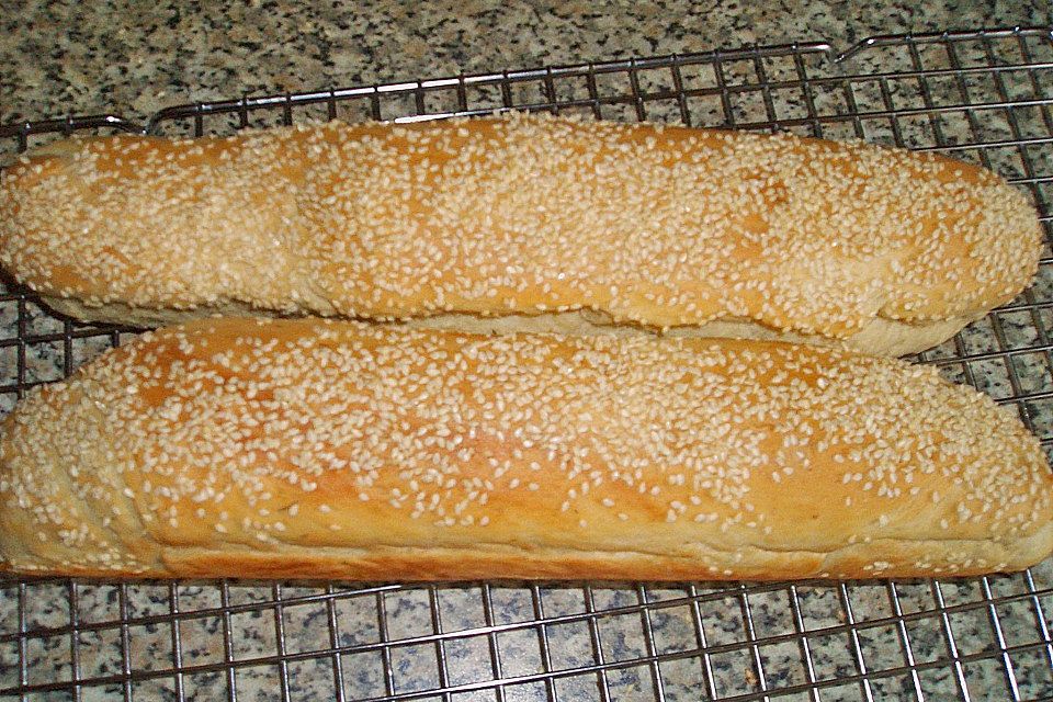 Frischkäsebrotstange mit Sesamkruste