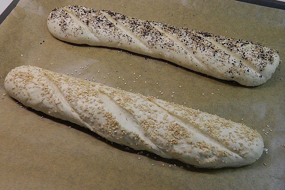 Frischkäsebrotstange mit Sesamkruste