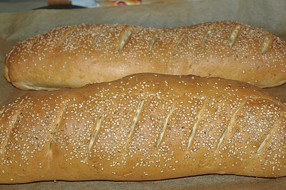 Frischkäsebrotstange mit Sesamkruste