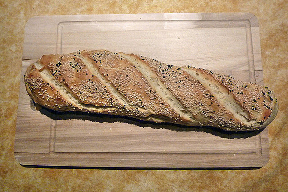 Frischkäsebrotstange mit Sesamkruste