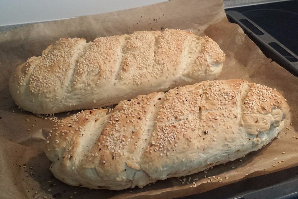 Frischkäsebrotstange mit Sesamkruste