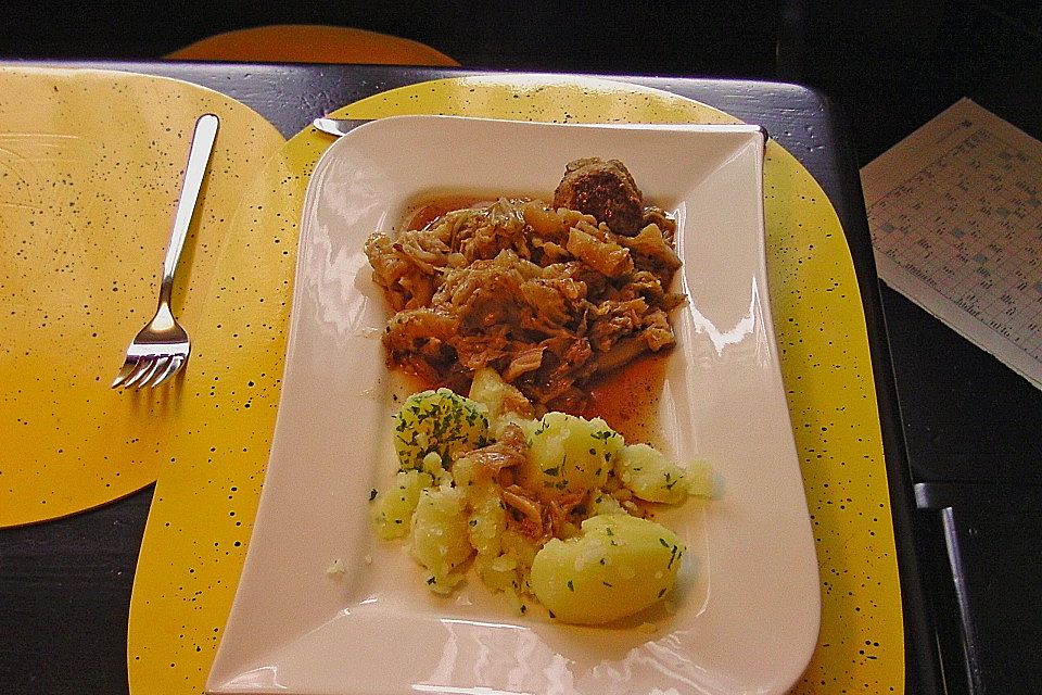 Würstchengulasch mit Paprikasauerkraut