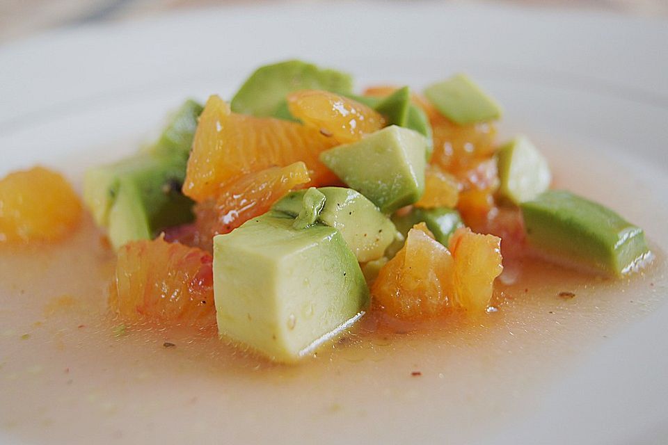 Orangen-Avocado Salat