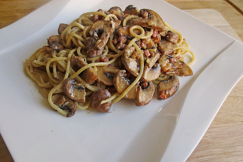 Spaghetti con Funghi