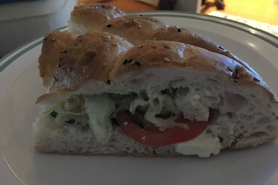 Heißer Schafskäse im Fladenbrot