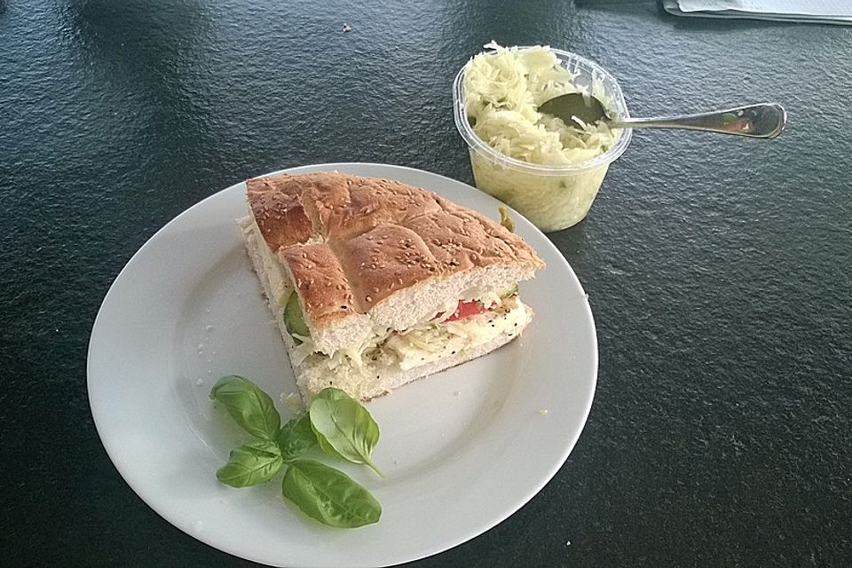 Heißer Schafskäse im Fladenbrot